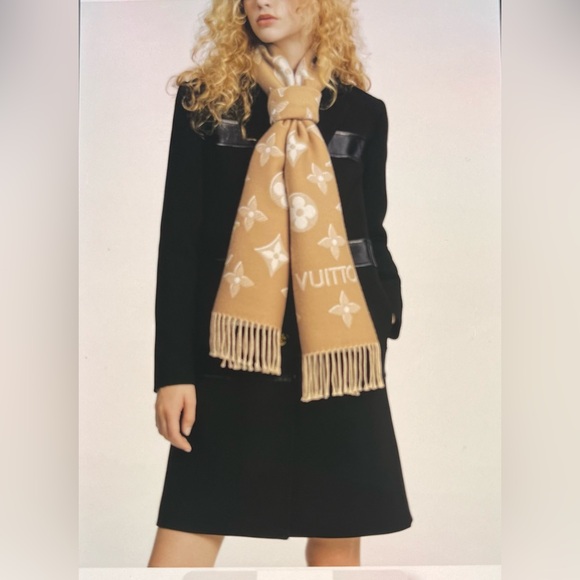 AUTHENTIC Louis Vuitton LV Shine Scarf New***** - Picture 2 of 6